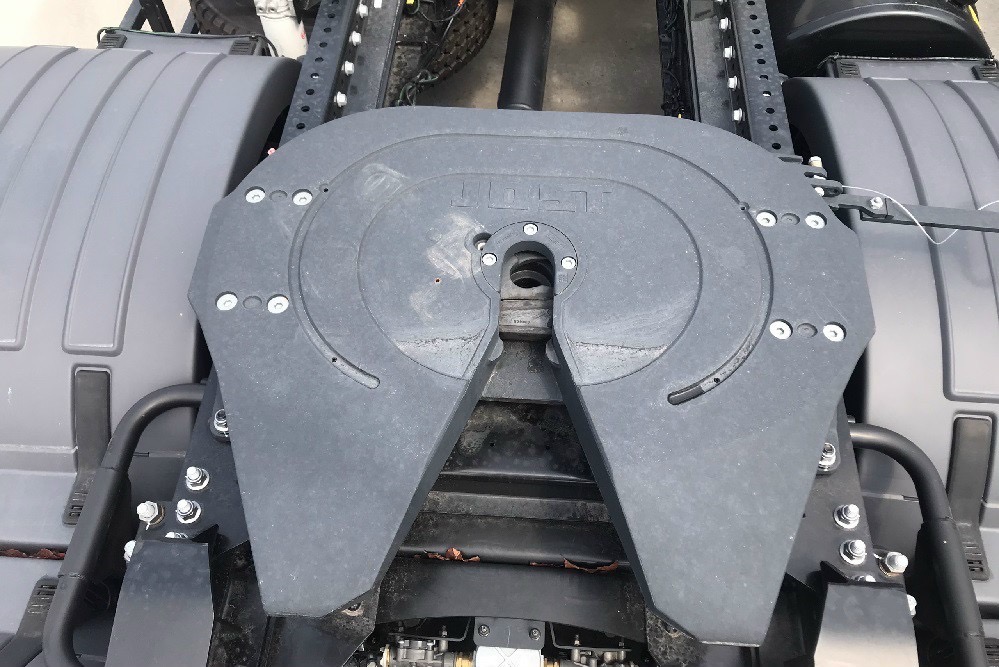 mâm đầu kéo UD 330hp