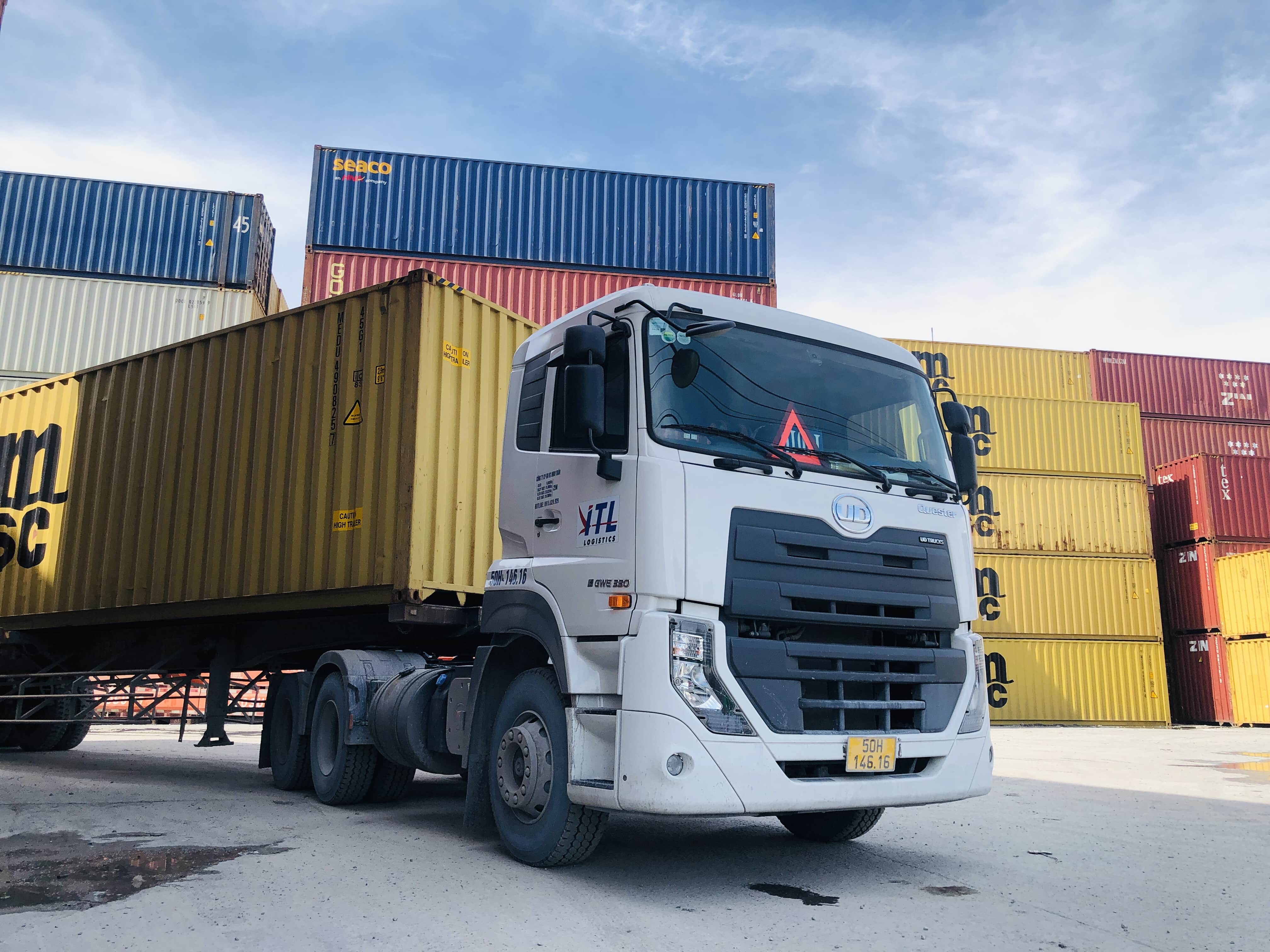 Đầu kéo UD Quester 6x4 GWE 330