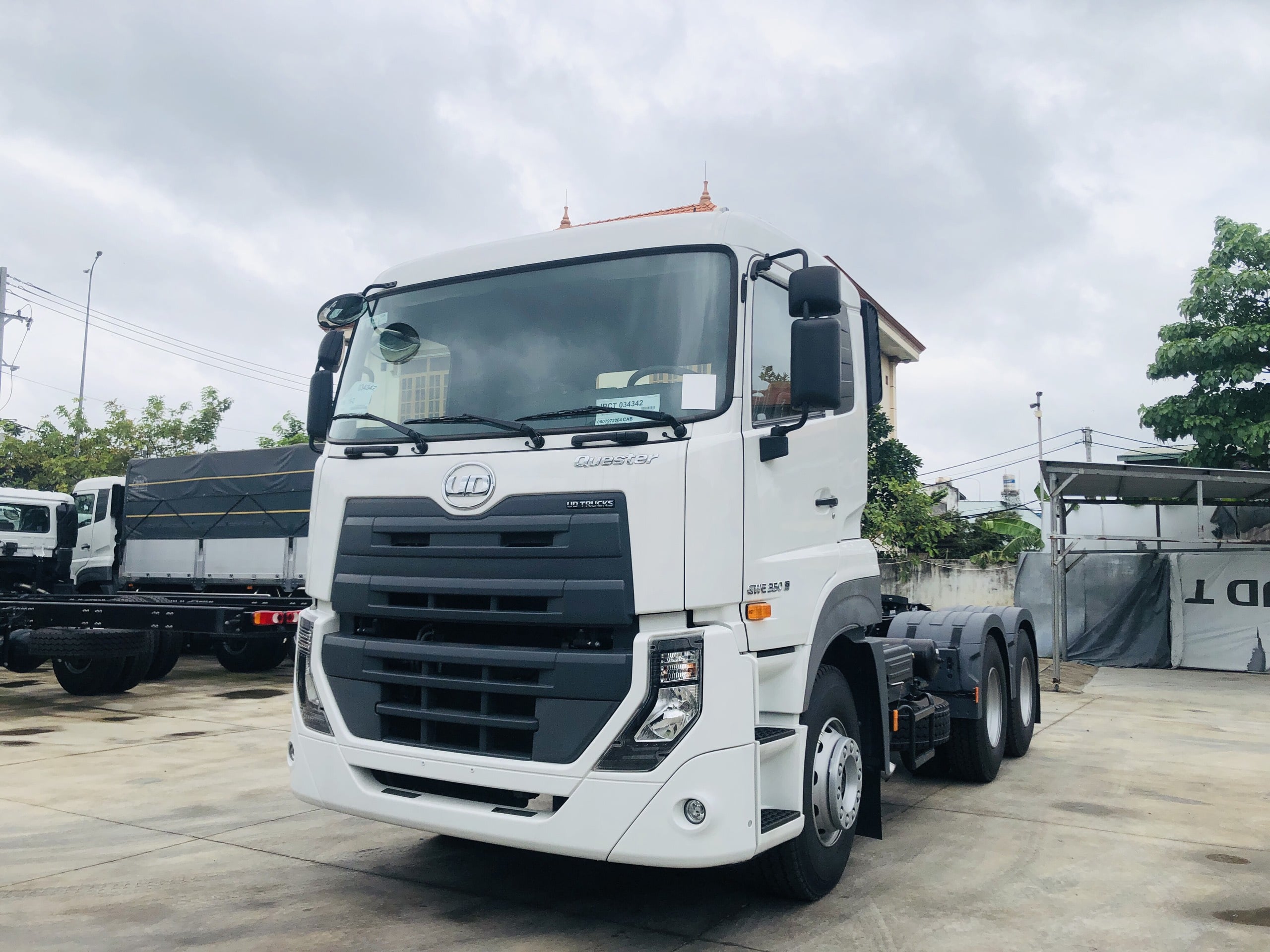 Cabin Đầu kéo UD Quester GWE 350HP E5