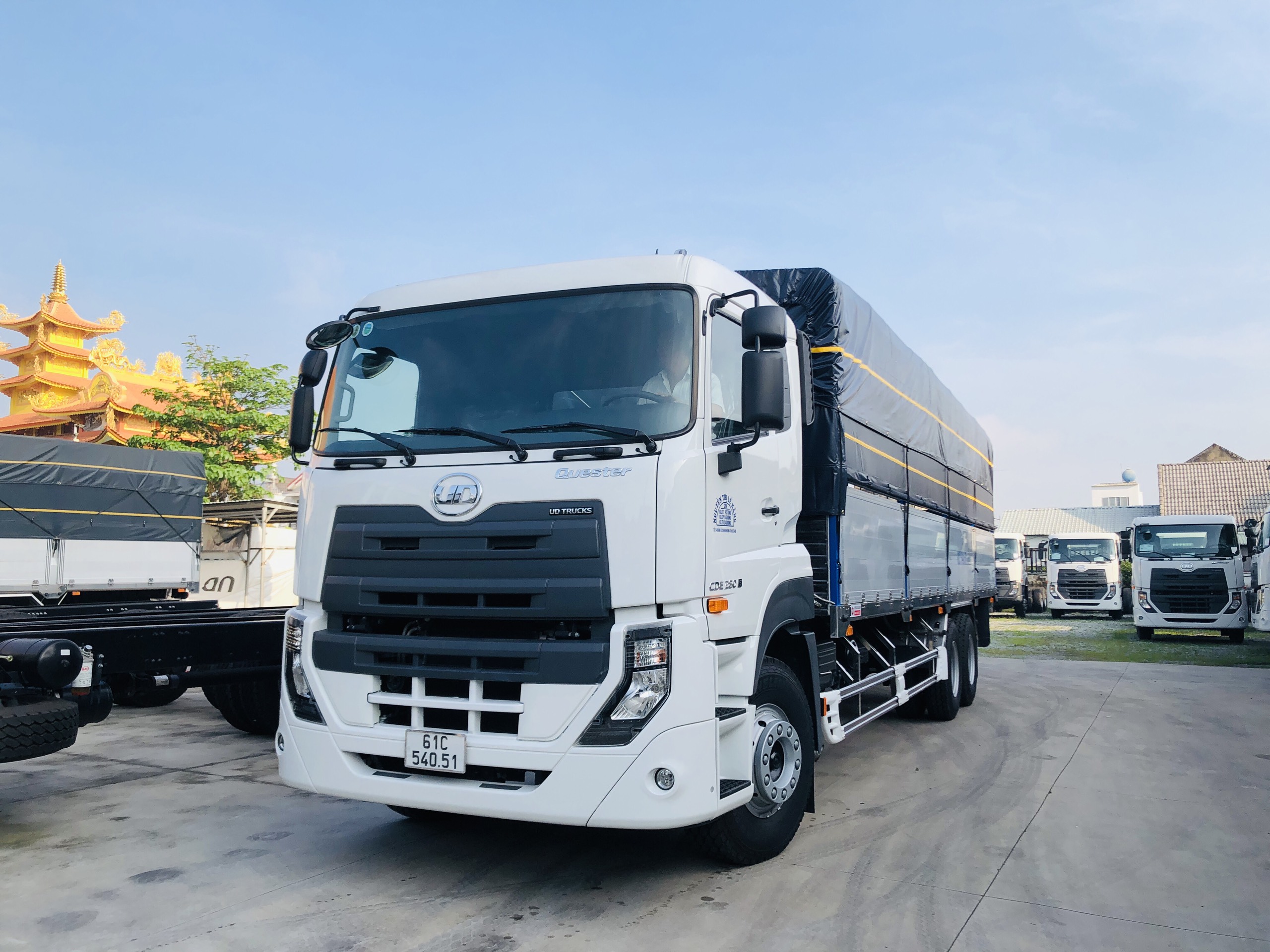 Xe Tải 3 Chân UD CDE 280 E5 Thùng 9m5