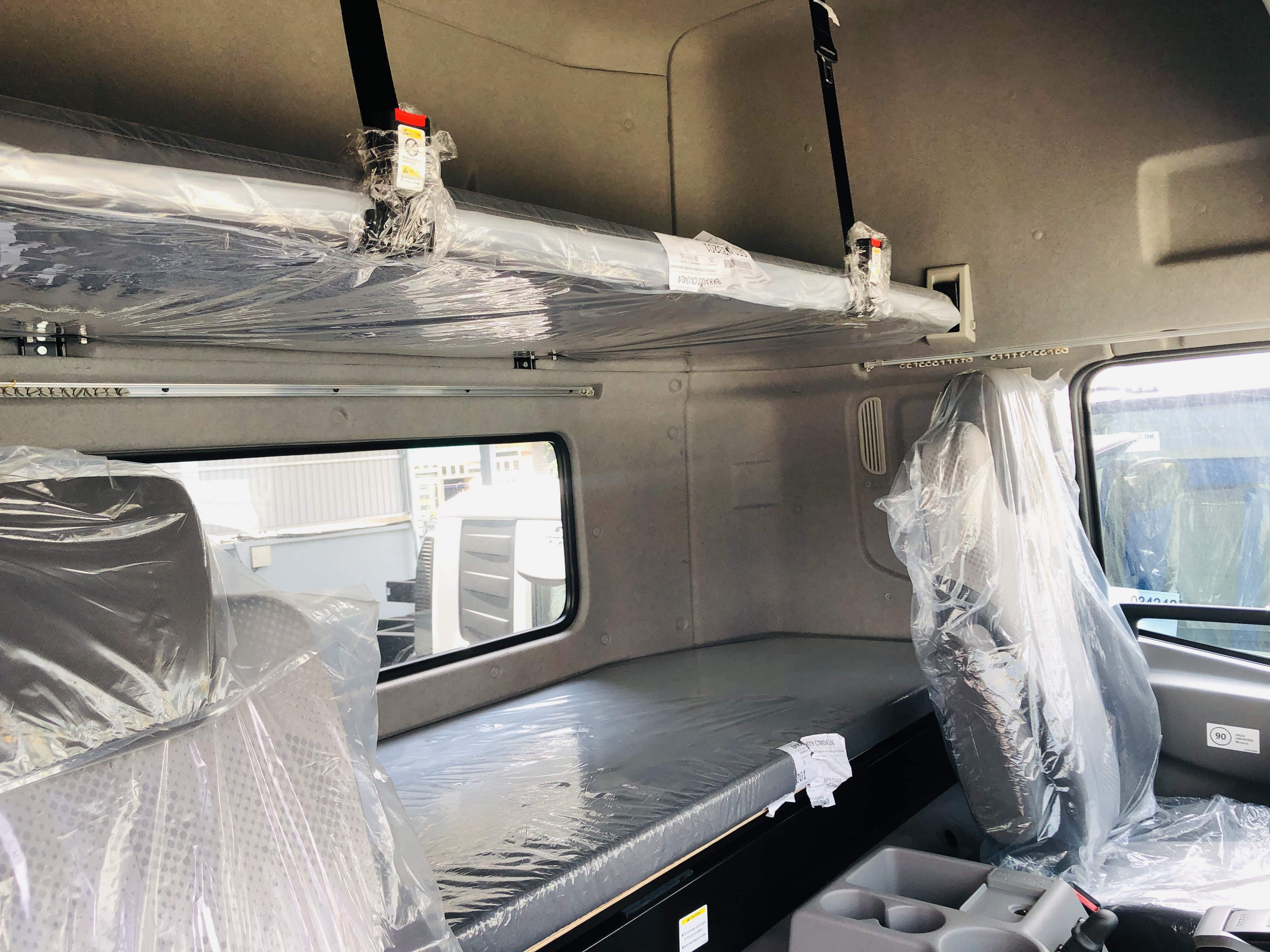 giuong dau keo UD QUESTER GWE 460 HP EURO 5