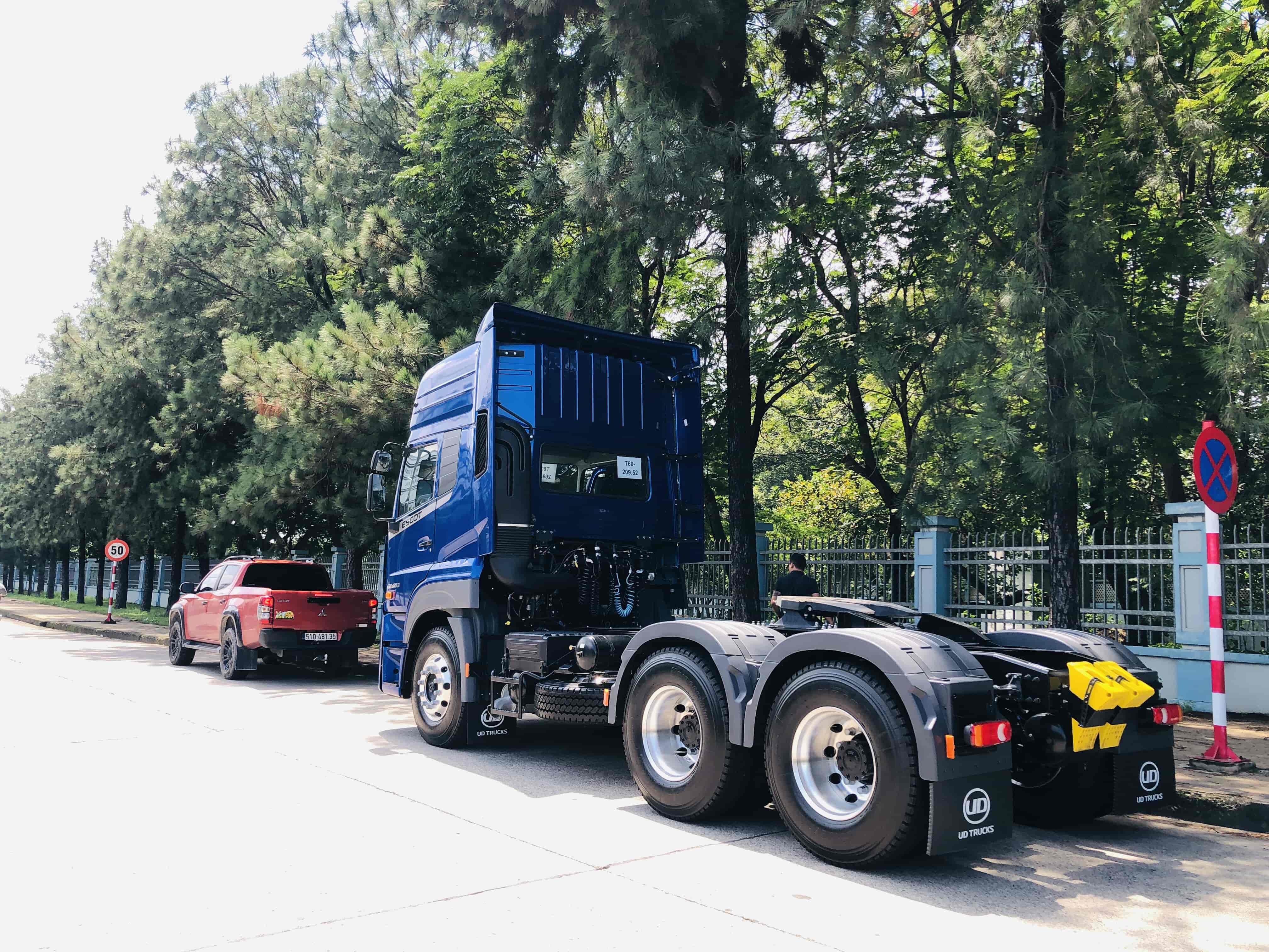 ĐẦU KÉO UD QUESTER GWE 460 HP E5 chassi