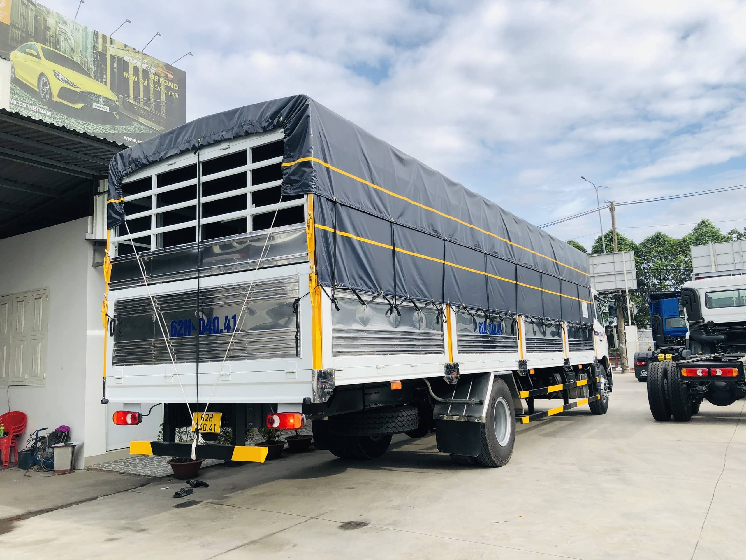 Xe_tai_8_tan_ud_thung_dai